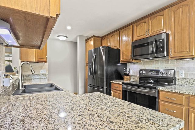 1904 Nighthawk Lane, Sauk City, WI 53583