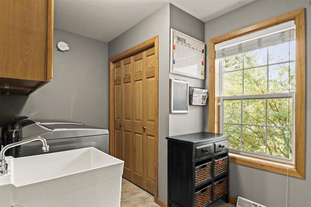 1904 Nighthawk Lane, Sauk City, WI 53583