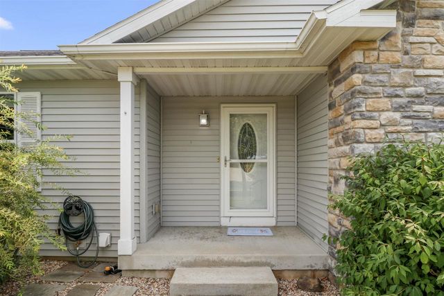 1904 Nighthawk Lane, Sauk City, WI 53583