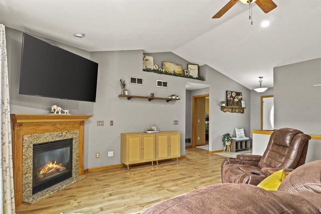 1904 Nighthawk Lane, Sauk City, WI 53583