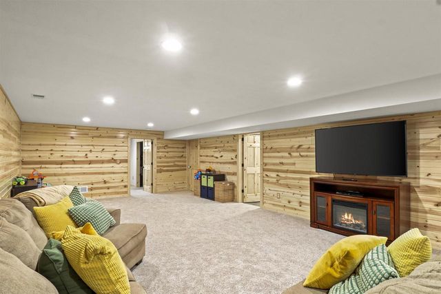 1904 Nighthawk Lane, Sauk City, WI 53583