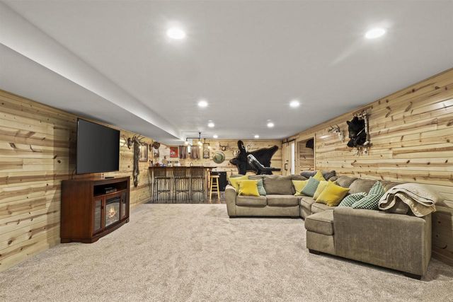 1904 Nighthawk Lane, Sauk City, WI 53583