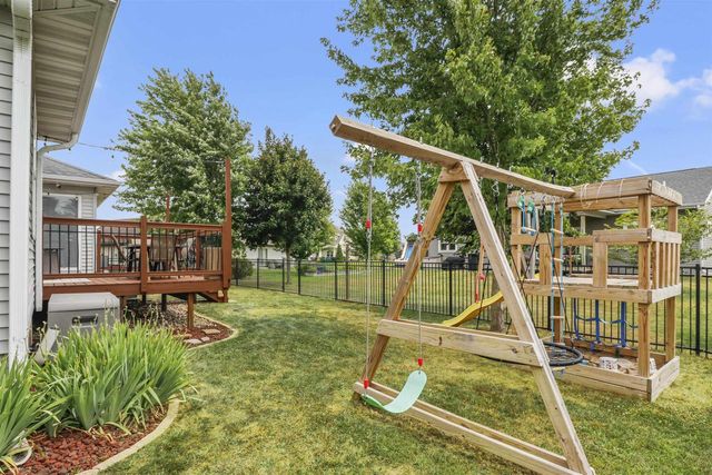 1904 Nighthawk Lane, Sauk City, WI 53583