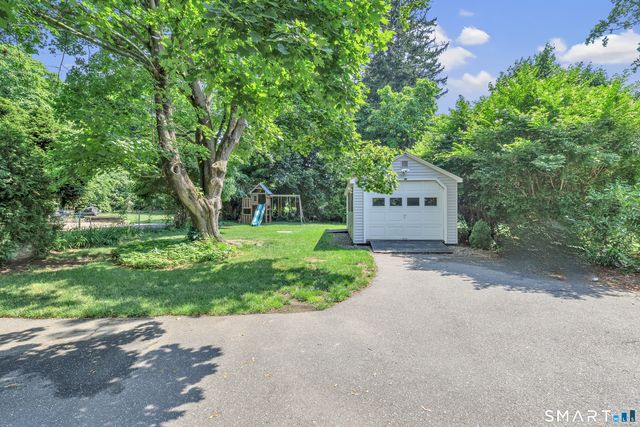 2082 Stratfield Road, Fairfield, CT 06825