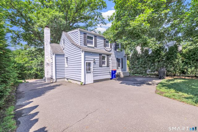 2082 Stratfield Road, Fairfield, CT 06825