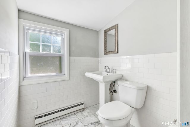 2082 Stratfield Road, Fairfield, CT 06825