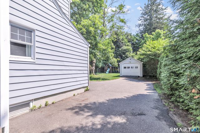 2082 Stratfield Road, Fairfield, CT 06825