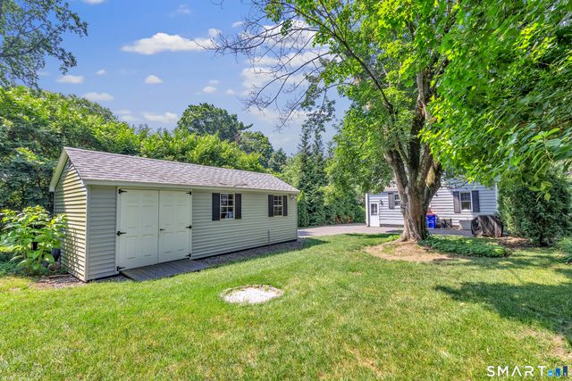 2082 Stratfield Road, Fairfield, CT 06825