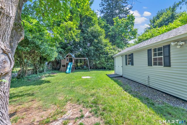 2082 Stratfield Road, Fairfield, CT 06825