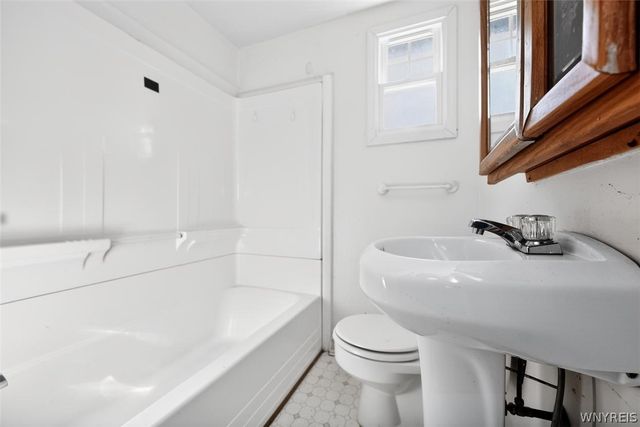 5629 Girard Avenue, Niagara Falls, NY 14304