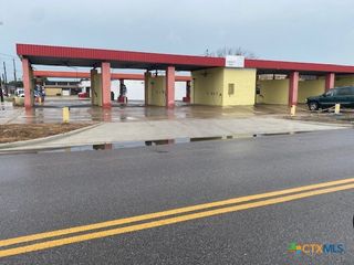1107 E Nueces Street, Victoria, TX 77901