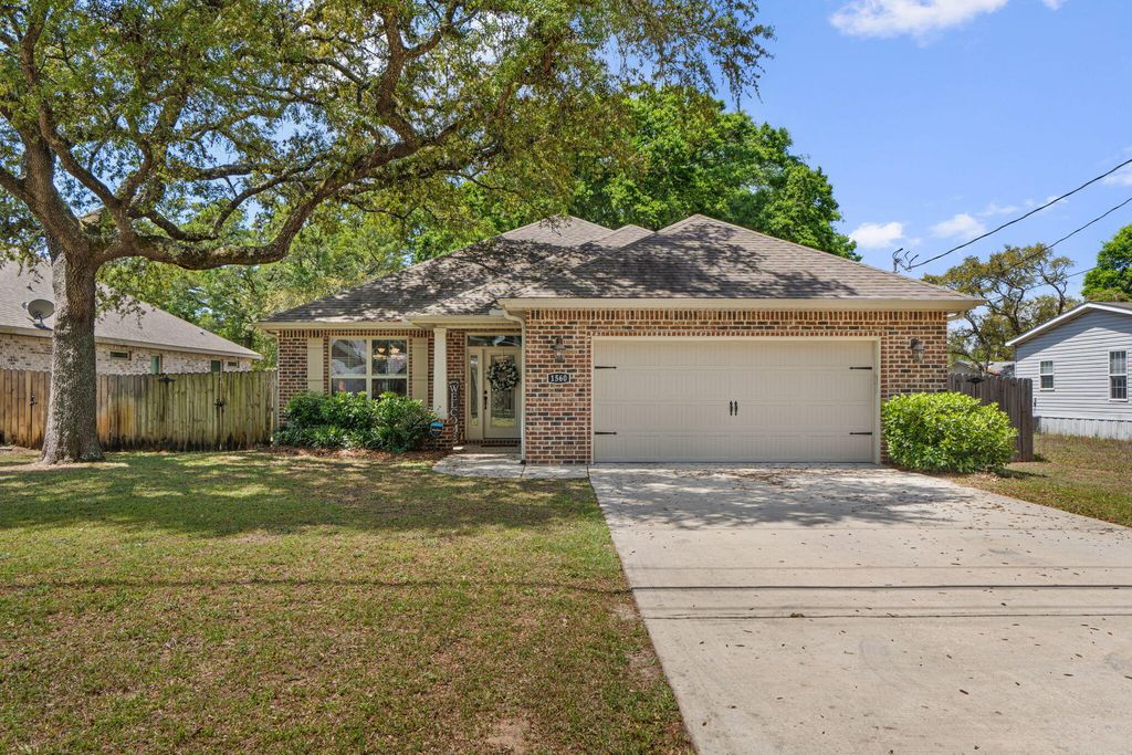 1560 Hickory Street, Niceville, FL 32578