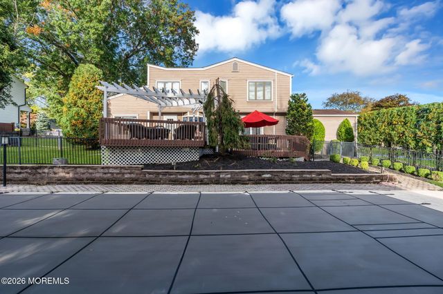 129 Ballantine Road, Middletown, NJ 07748