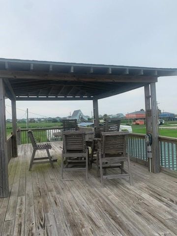 933 Wesley Way, Port Bolivar, TX 77650