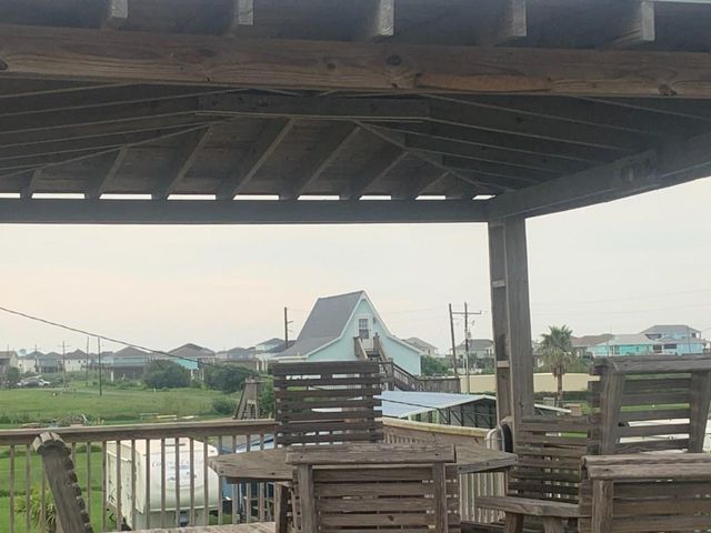 933 Wesley Way, Port Bolivar, TX 77650