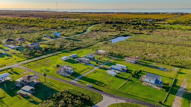 933 Wesley Way, Port Bolivar, TX 77650