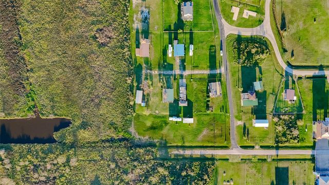 933 Wesley Way, Port Bolivar, TX 77650