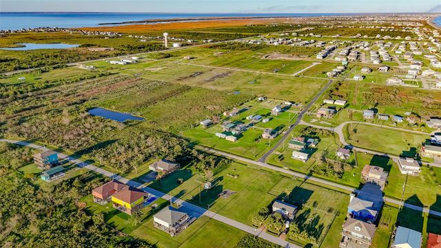 933 Wesley Way, Port Bolivar, TX 77650