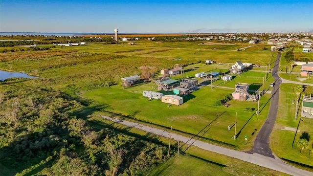 933 Wesley Way, Port Bolivar, TX 77650