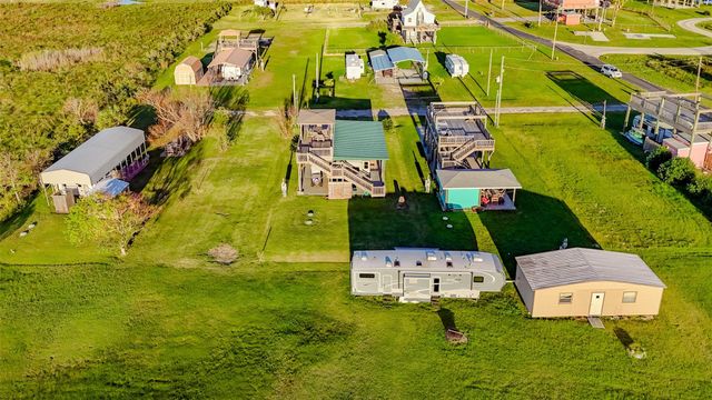 933 Wesley Way, Port Bolivar, TX 77650