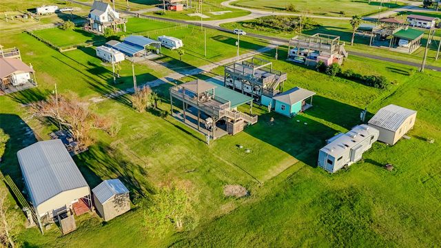 933 Wesley Way, Port Bolivar, TX 77650