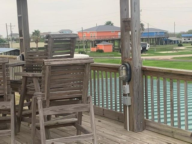 933 Wesley Way, Port Bolivar, TX 77650