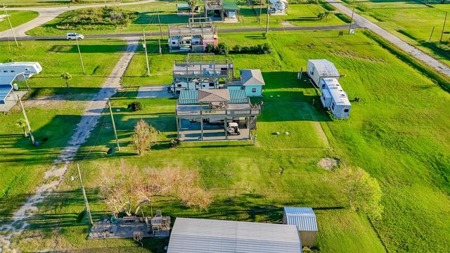933 Wesley Way, Port Bolivar, TX 77650