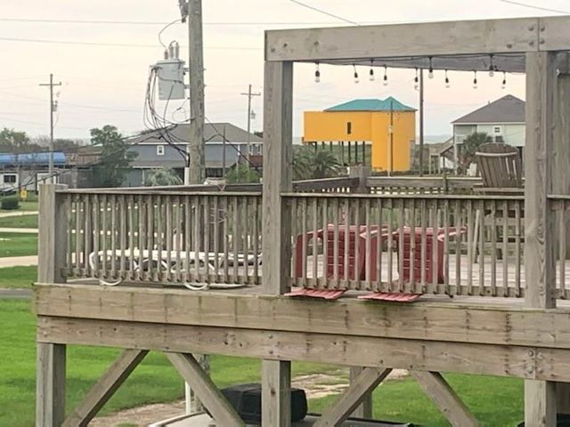 933 Wesley Way, Port Bolivar, TX 77650