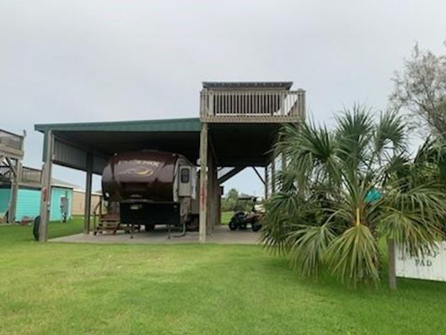 933 Wesley Way, Port Bolivar, TX 77650