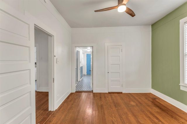 1002 Washburn ST, Taylor, TX 76574