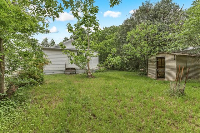1002 Washburn ST, Taylor, TX 76574