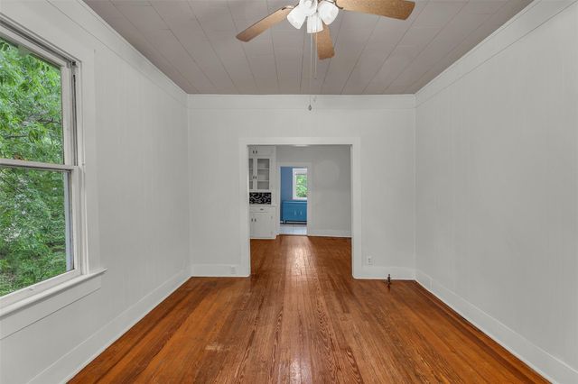 1002 Washburn ST, Taylor, TX 76574