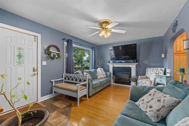 915 11 St NW, Minot, ND 58703