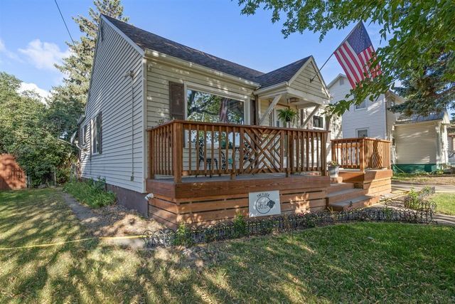 915 11 St NW, Minot, ND 58703