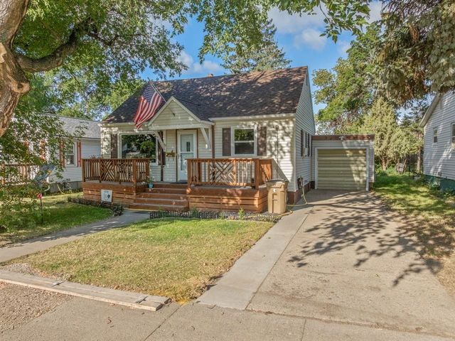 915 11 St NW, Minot, ND 58703