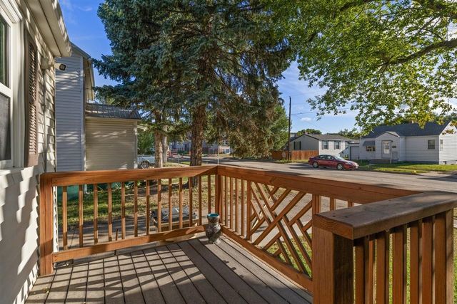 915 11 St NW, Minot, ND 58703
