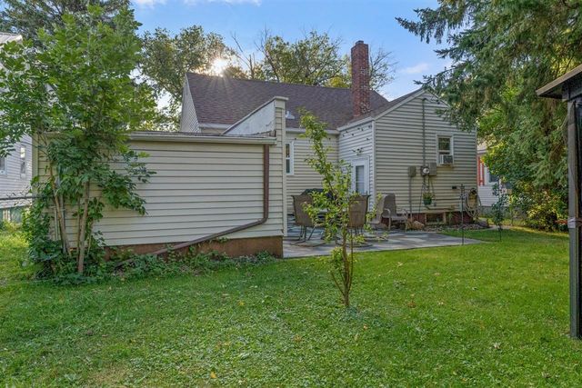 915 11 St NW, Minot, ND 58703