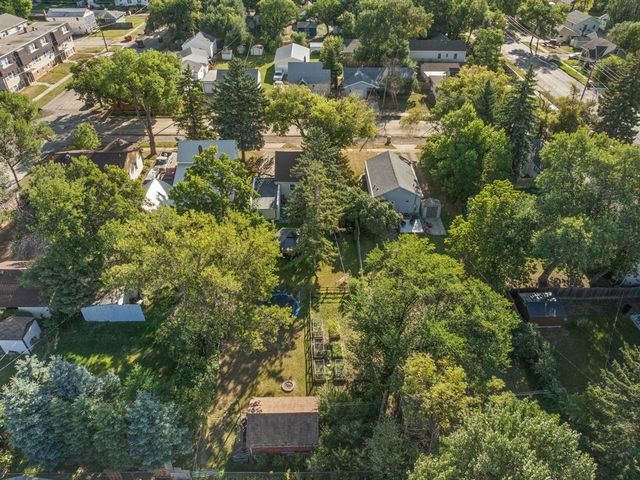 915 11 St NW, Minot, ND 58703