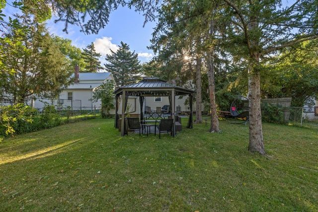 915 11 St NW, Minot, ND 58703