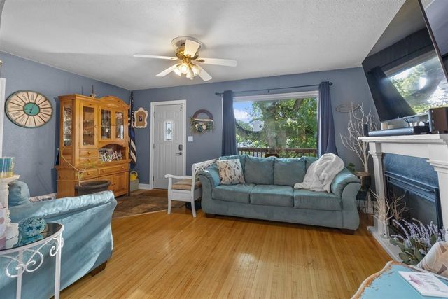915 11 St NW, Minot, ND 58703