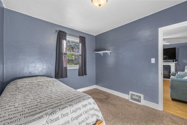 915 11 St NW, Minot, ND 58703