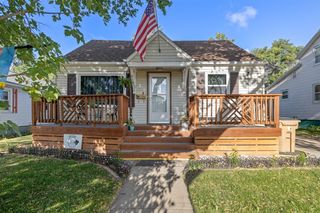 915 11 St NW, Minot, ND 58703
