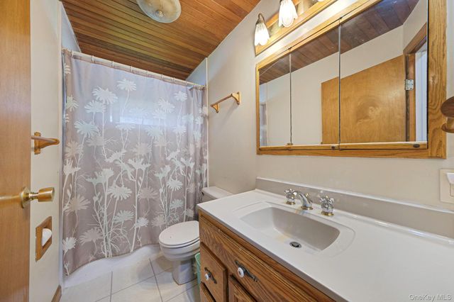 16 Lynx Lane, East Setauket, NY 11733