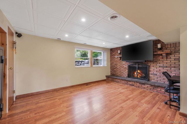 16 Lynx Lane, East Setauket, NY 11733