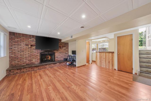 16 Lynx Lane, East Setauket, NY 11733