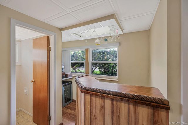 16 Lynx Lane, East Setauket, NY 11733
