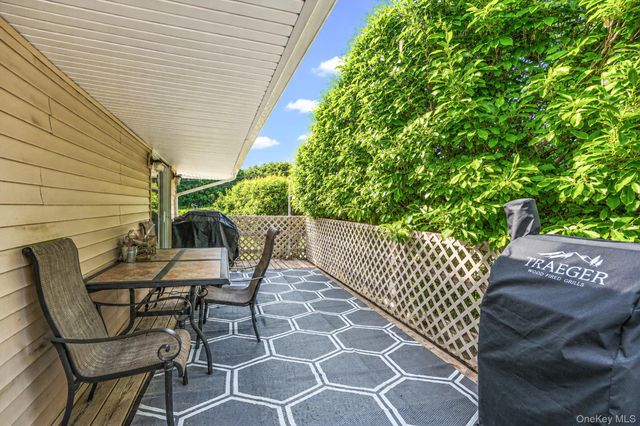 16 Lynx Lane, East Setauket, NY 11733