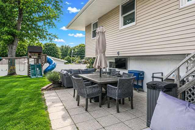 16 Lynx Lane, East Setauket, NY 11733