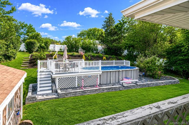 16 Lynx Lane, East Setauket, NY 11733