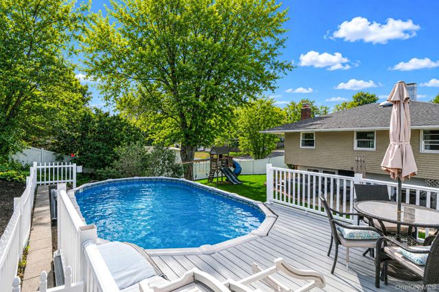 16 Lynx Lane, East Setauket, NY 11733